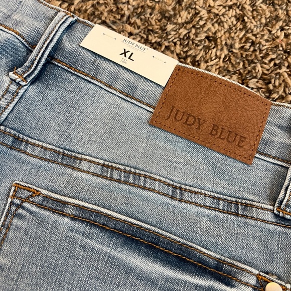 Judy Blue high waisted light wash moisture wicking longer inseam denim shorts XL - Picture 3 of 6